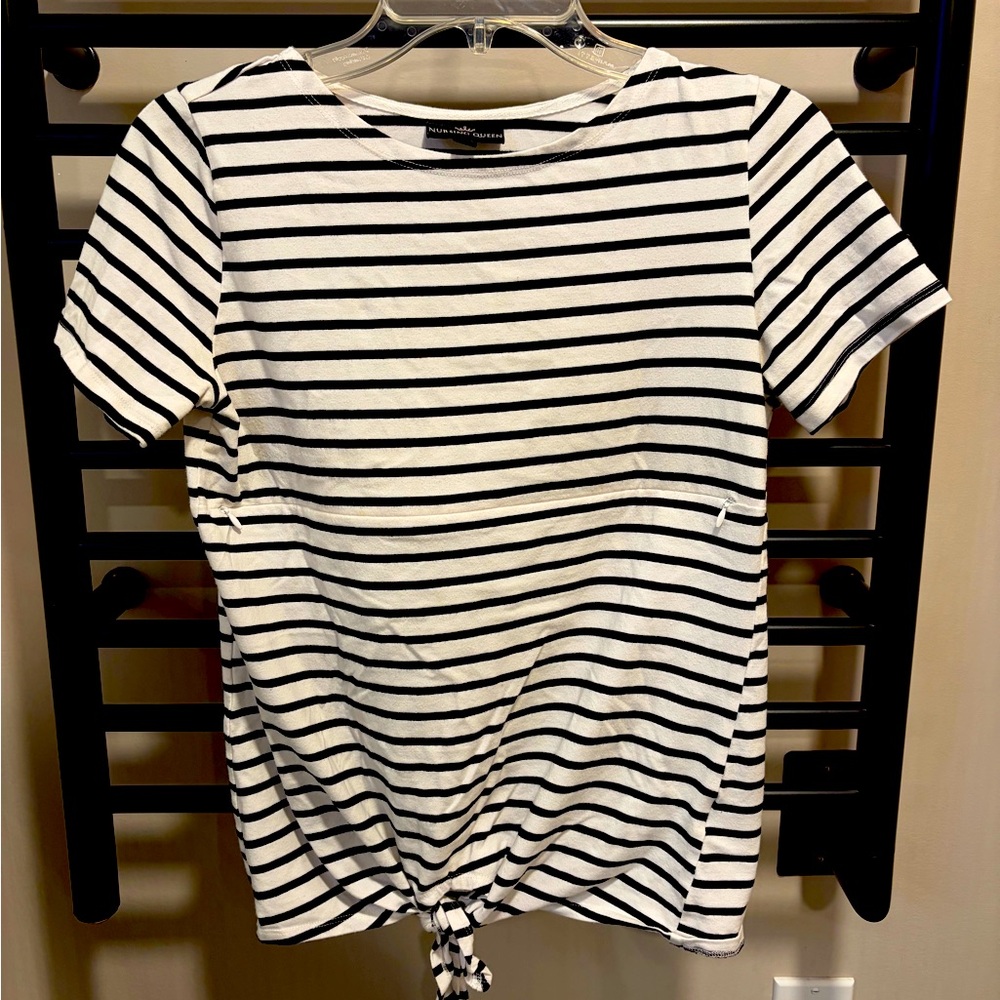 Super cute top with zippers for easy nursing!